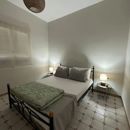 Olive Tree The Master Bed And Balcony 公寓
